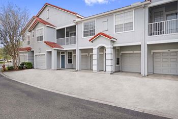 Available Garages at Windsor Highwoods Preserve, Tampa, FL 33647